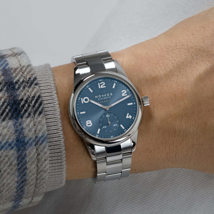 نوموس کلاب 37mm-آبی قطبی-اتوماتیک - نمای روی مچ 2