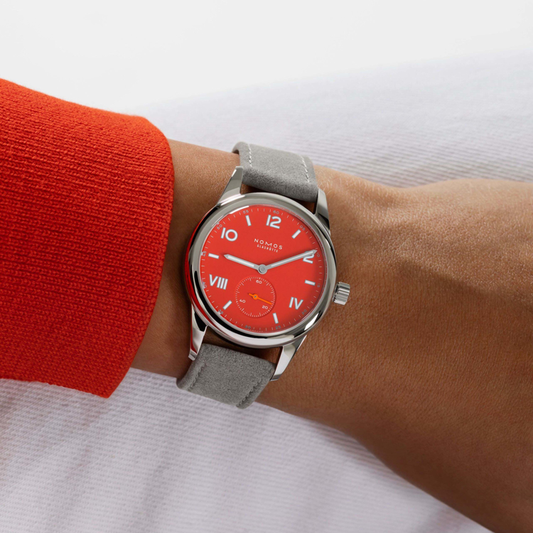 نوموس کلاب 36mm-قرمز-کوکی - نمای روی مچ 2