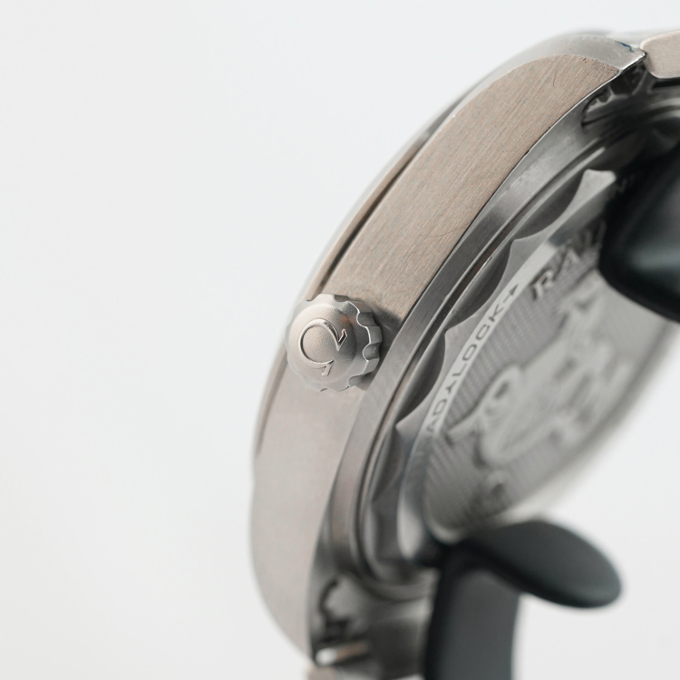 سی‌مستر-ریل‌مستر مشکی 40mm-استیل - جزئیات تاج