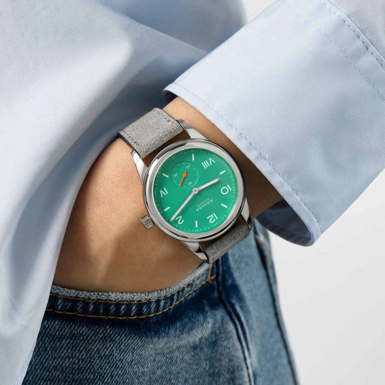 نوموس کلاب 36mm-سبز-کوکی - نمای روی مچ