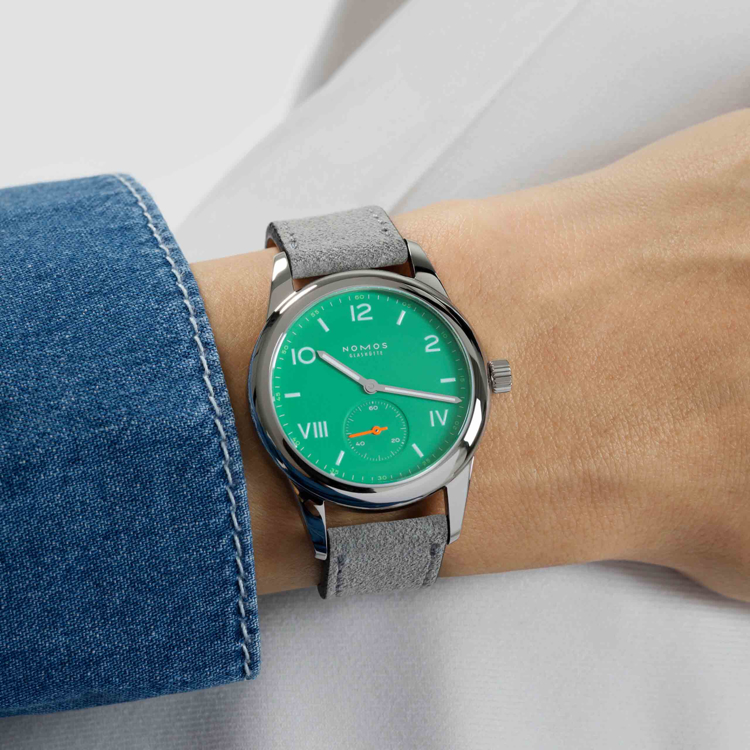 نوموس کلاب 36mm-سبز-کوکی - نمای روی مچ