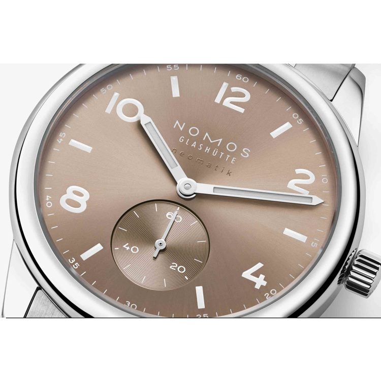 نوموس کلاب نئوماتیک 39mm-امبر-اتوماتیک-جزئیات صفحه