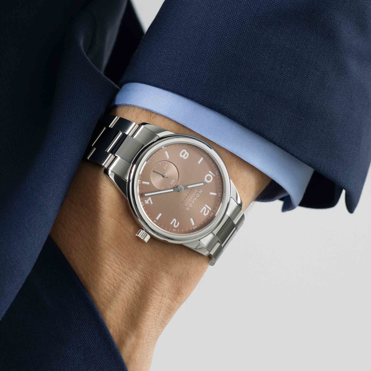 نوموس کلاب نئوماتیک 39mm-امبر-اتوماتیک-روی مچ