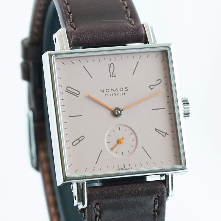 نوموس تترا 27mm-صورتی-کوکی -پوشیده شده-نمای کلی