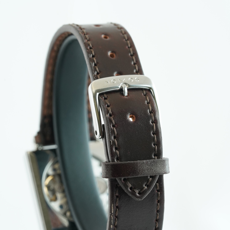 نوموس تترا 27mm-صورتی-کوکی -پوشیده شده-نمای بند ساعت