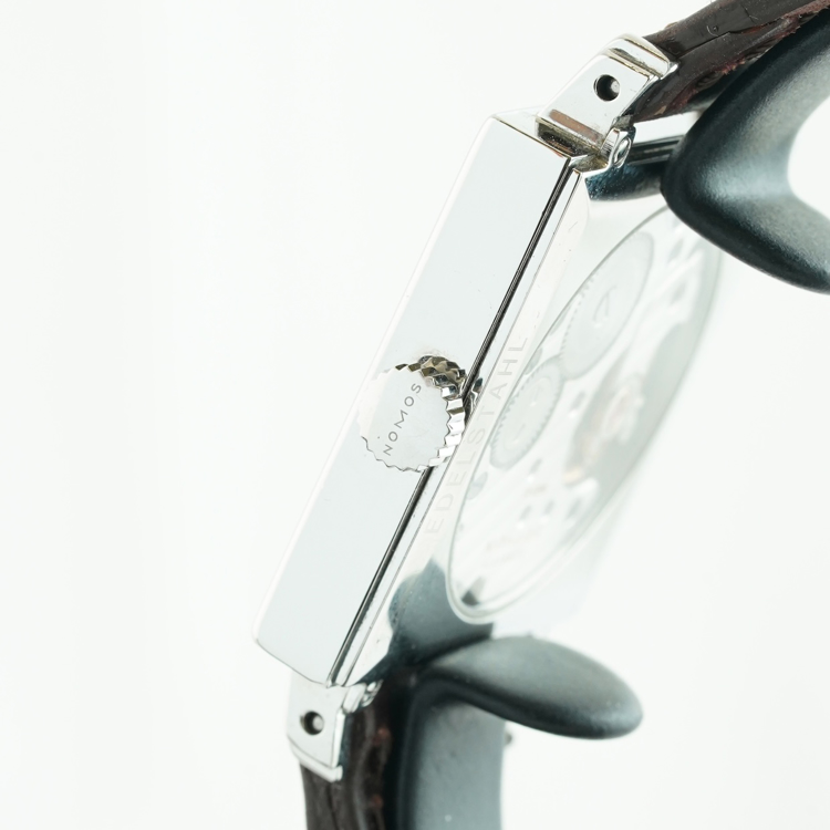 نوموس تترا 27mm-صورتی-کوکی -پوشیده شده-تاج