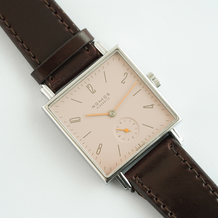 نوموس تترا 27mm-صورتی-کوکی -پوشیده شده-صفحه ساعت