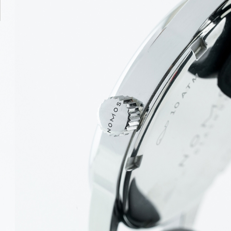 نوموس کلاب 36mm-سفید-کوکی-جزئیات و تاج