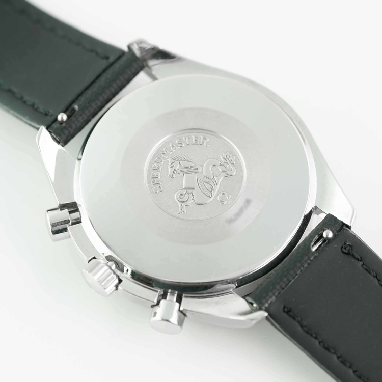 امگا اسپیدمستر ردوسد - بند چرمی - نمای پشت قاب