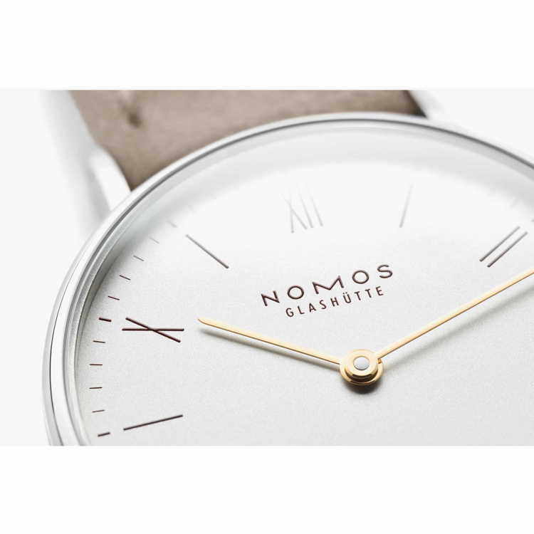 نوموس لودویگ 3۳mm-دو عقربه-سفید - جزئیات صفحه