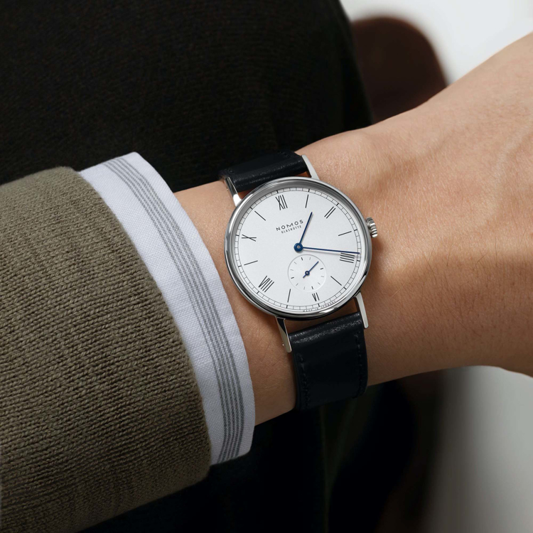 نوموس لودویگ 35mm-سفید-کوکی- روی مچ
