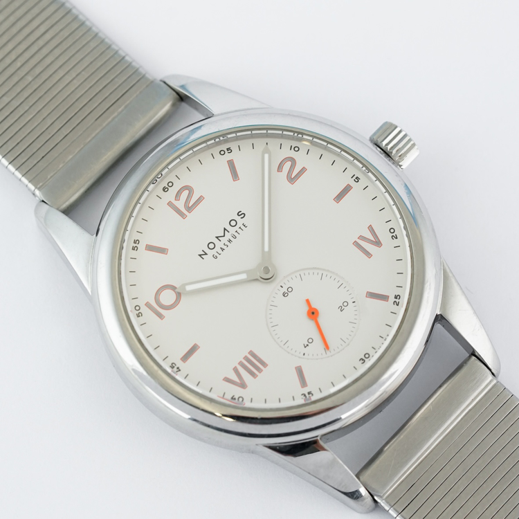 نوموس کلاب 38mm-سفید-کوکی بند فلزی - نمای کلی