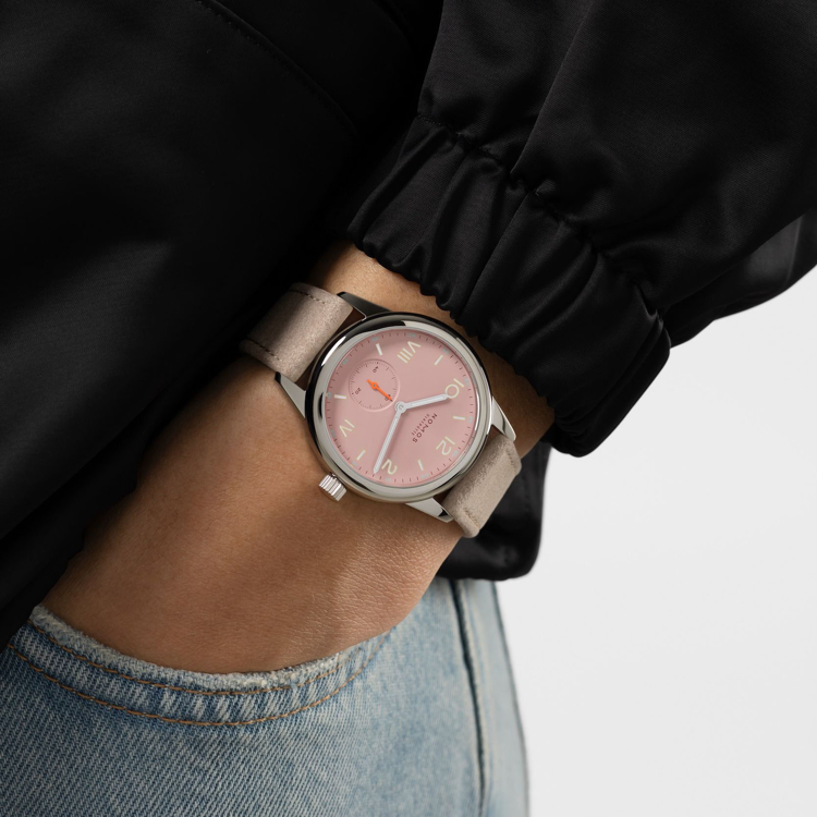 نوموس کلاب 36mm-فول رز-کوکی-پشت شیشه - روی مچ