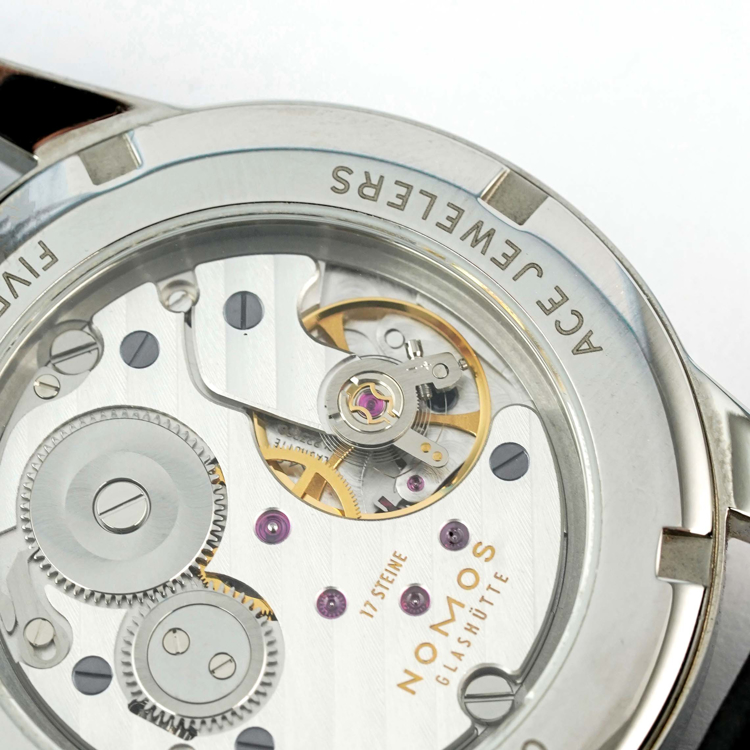 نوموس کلاب 36mm-آبی Ace Jewelers-کوکی-پشت قاب شیشه‌ای-تولید محدود - جزئیات ۲